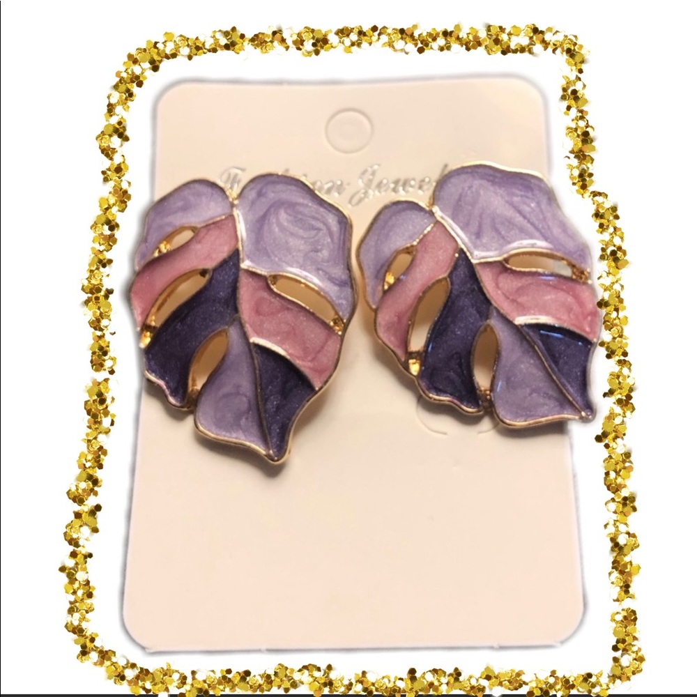 Tropical Leaf Earrings 💜🌴